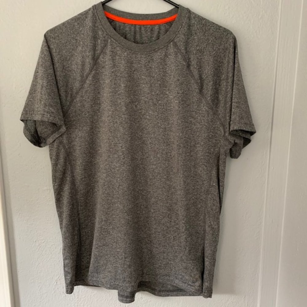 Grey workout t-shirt size medium